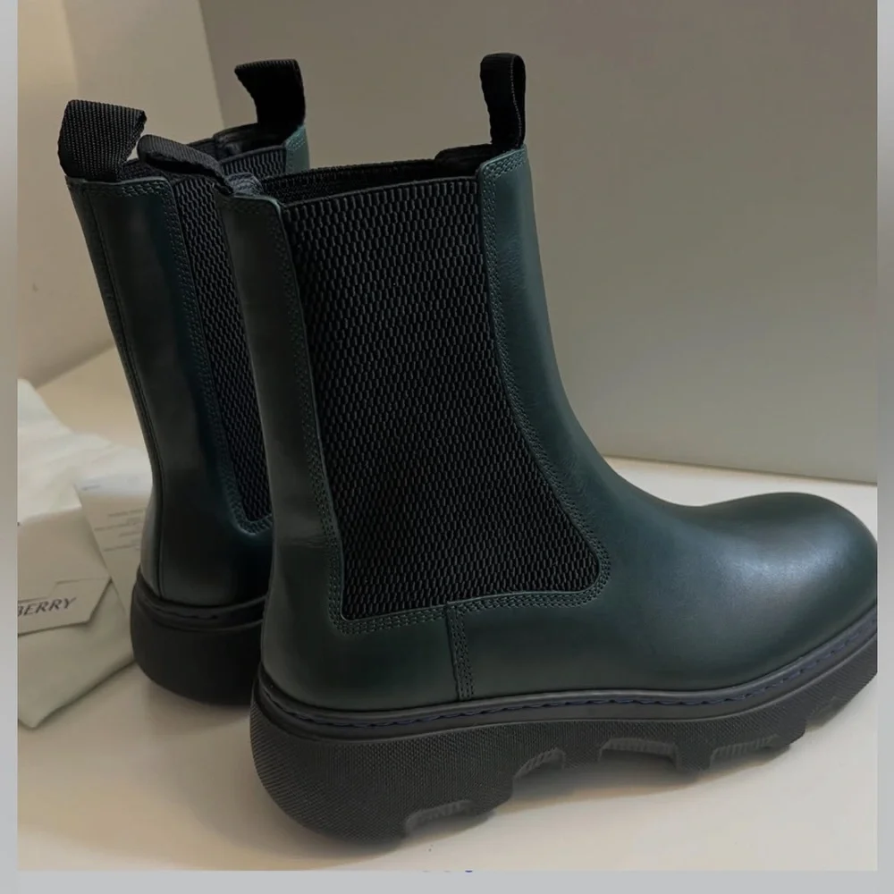 New-BURBERRY LEATHER CREEPER CHELSEA BOOTS IN DARK GREEN - Picture 11 of 16